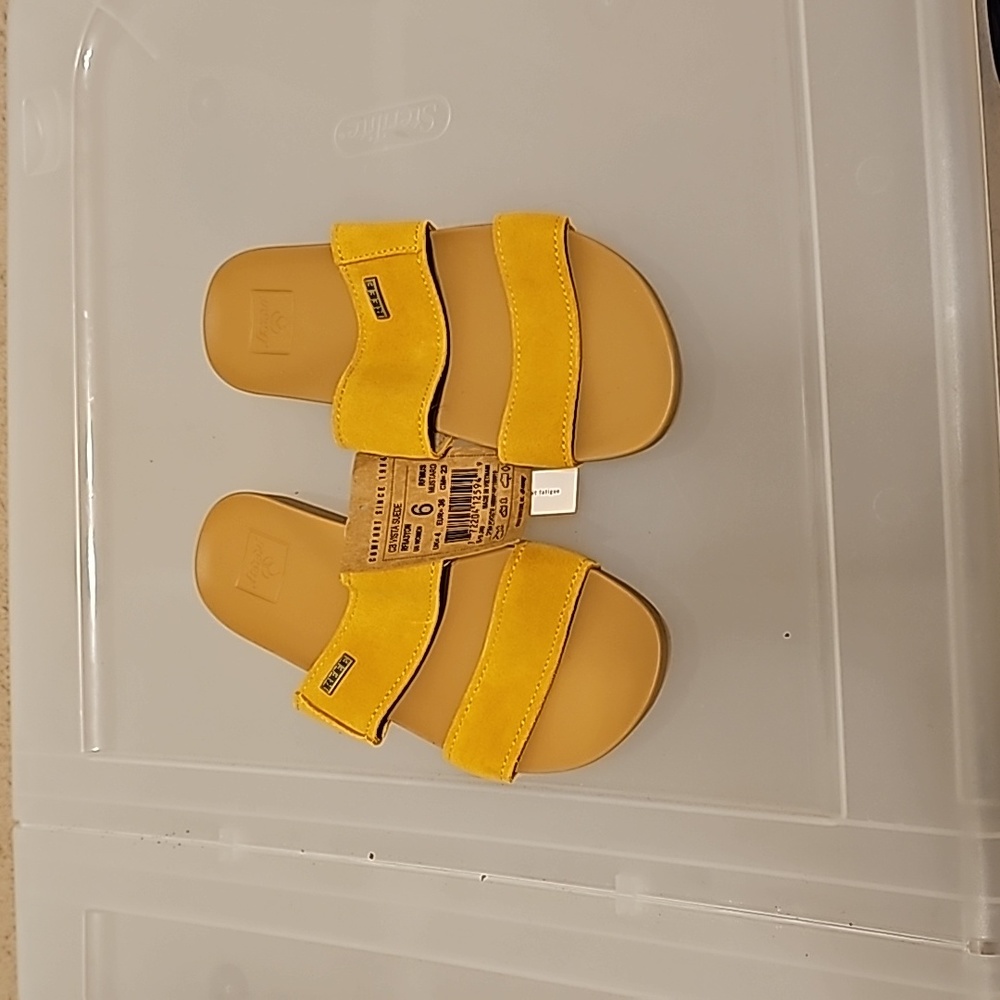 Reef Vista Suede Sandals NWT